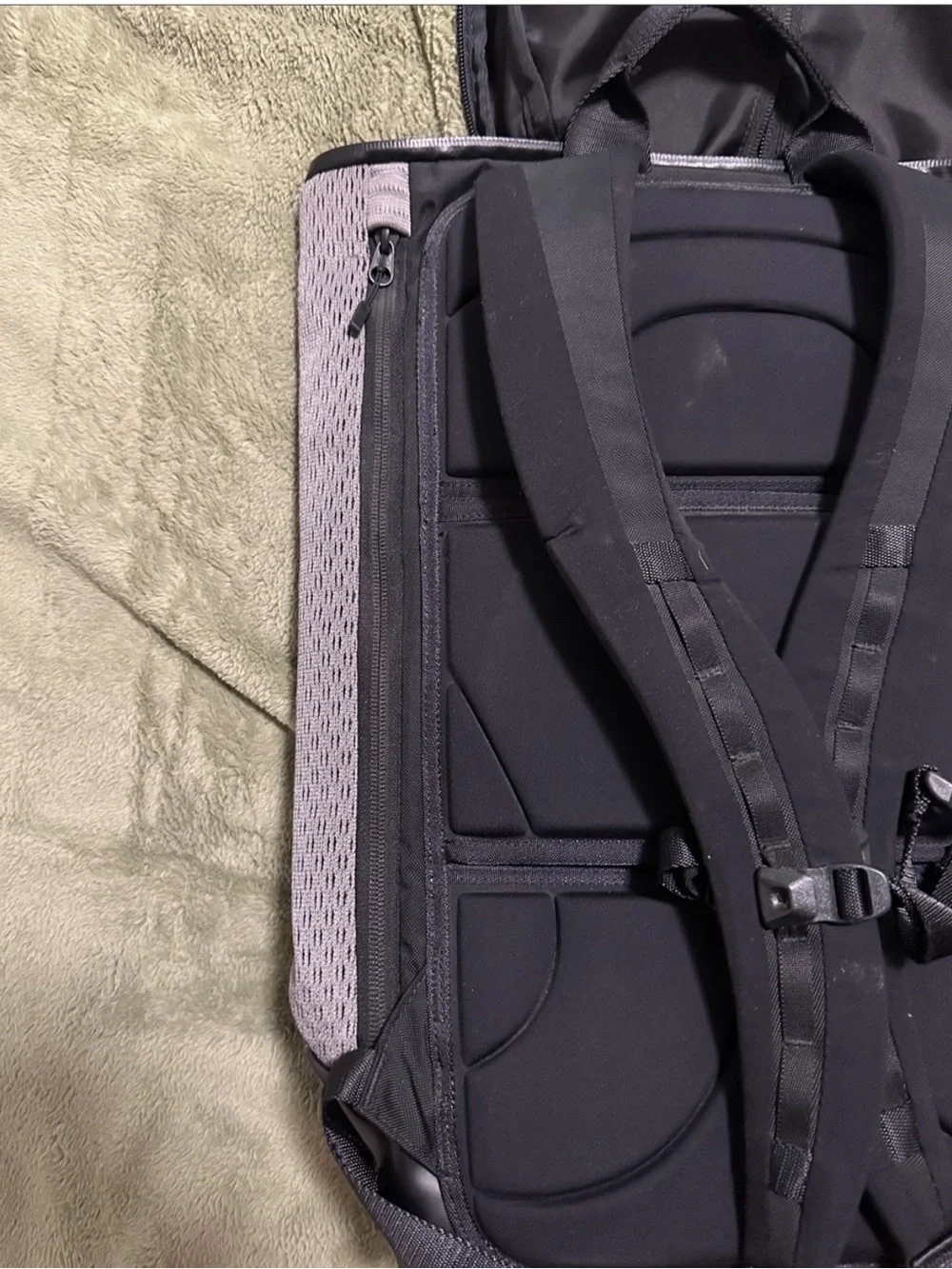 lululemon athletica Gray and Black Men’s Backpack